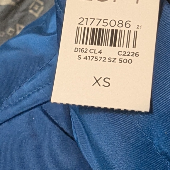 NWT Ann Taylor LOFT Puffer Vest XS Brilliant Blue Full Zip Insulated Quilted - Picture 2 of 5